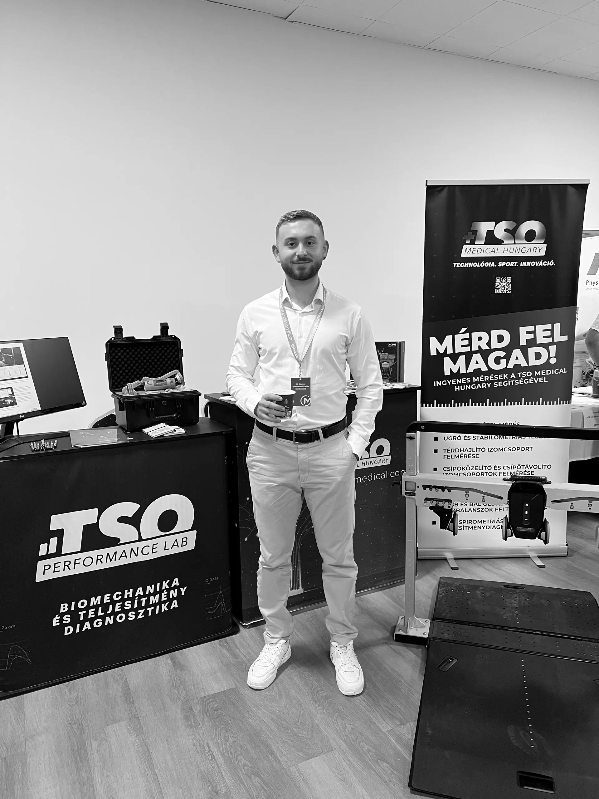 Tanászi Norbert egy teljesítménydiagnosztikai standnál
