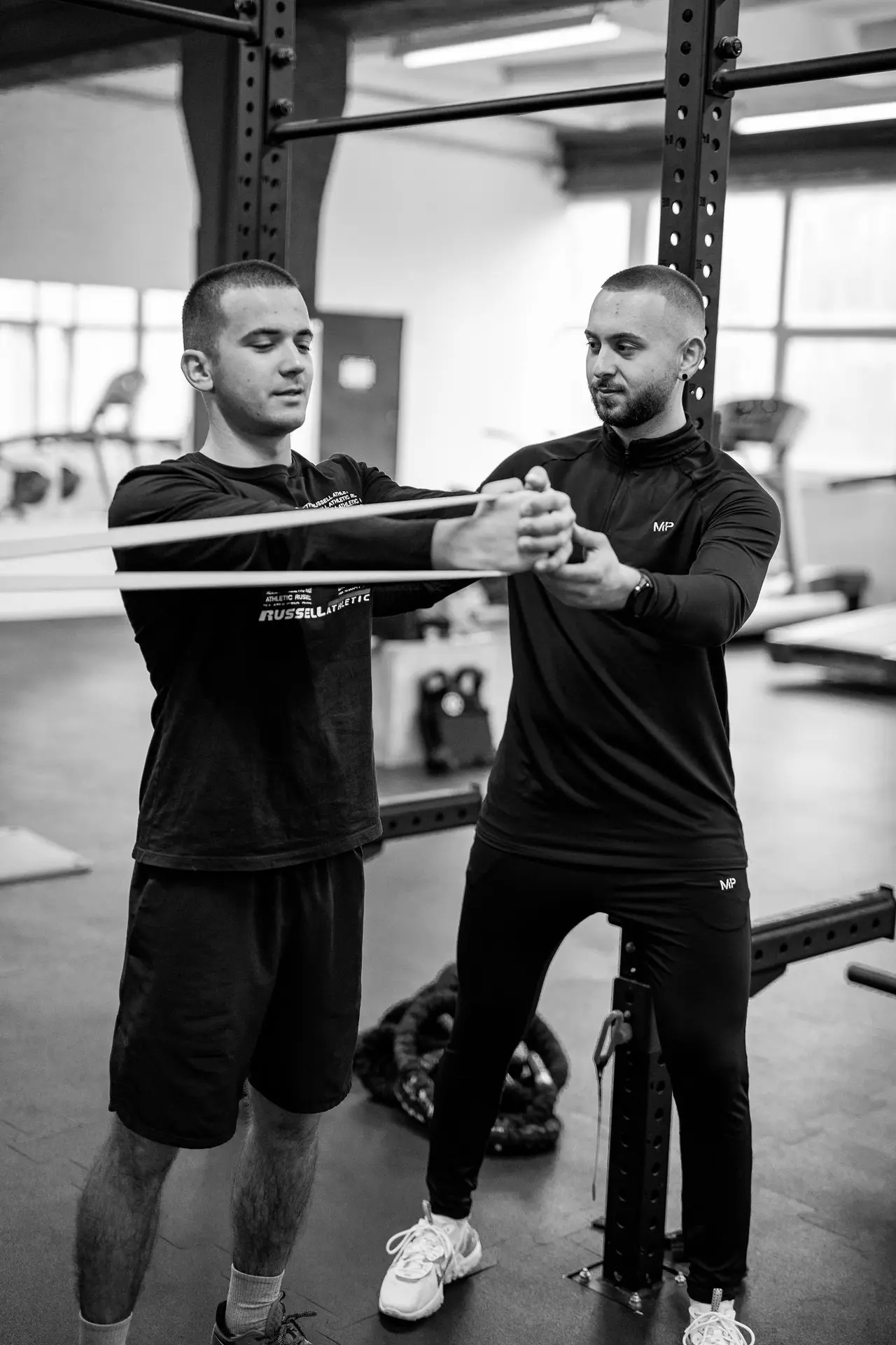 Gumiszalagos rehabilitációs gyakorlat irányítása